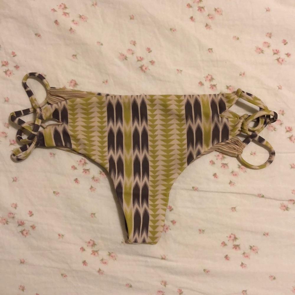 Acacia bottoms